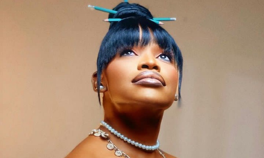 Sur ” Time No Dey “, Reniss & Jovi profitent de la vie… – AKUM INFOS